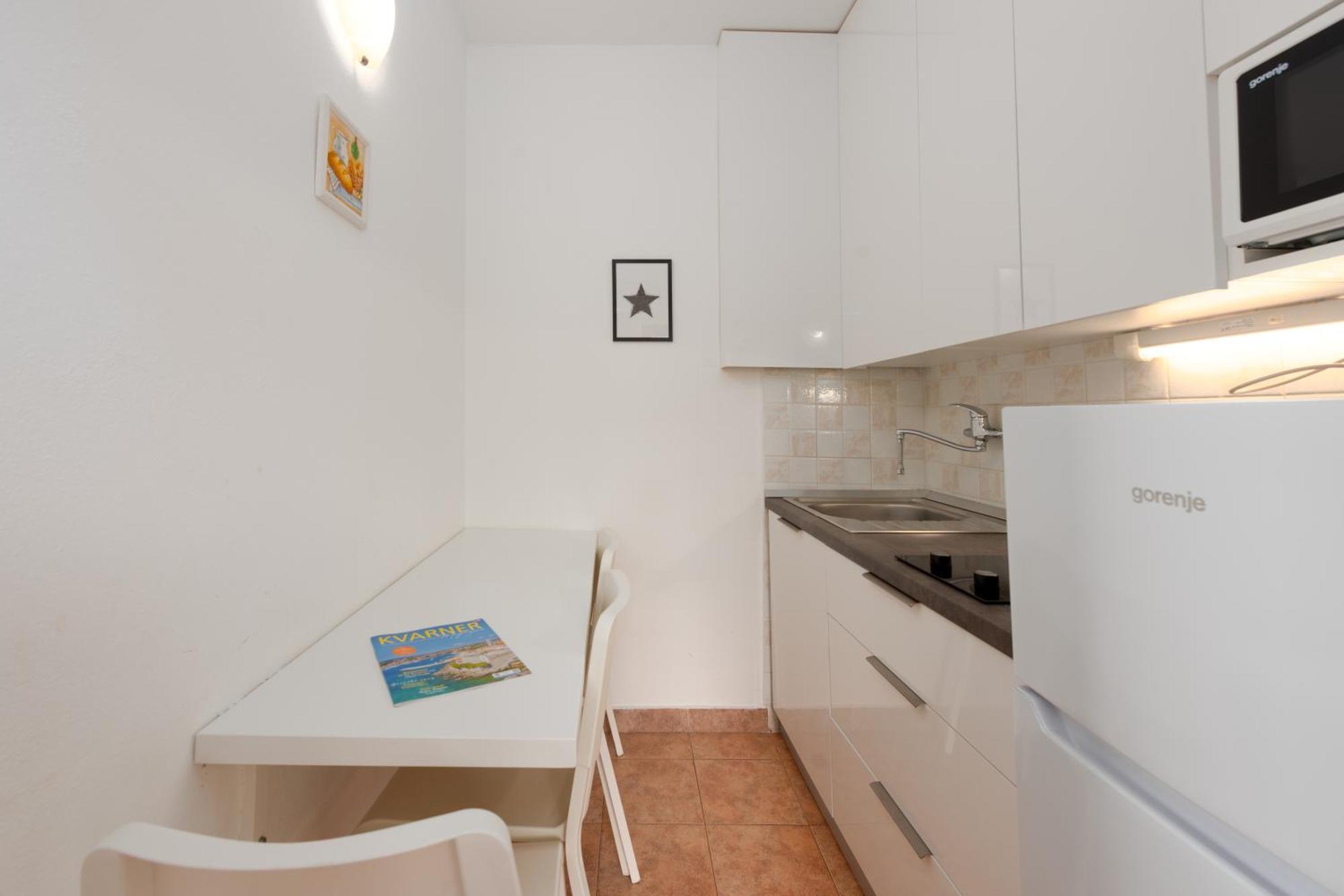 Apartments Dorijan With Pool Матулі Екстер'єр фото