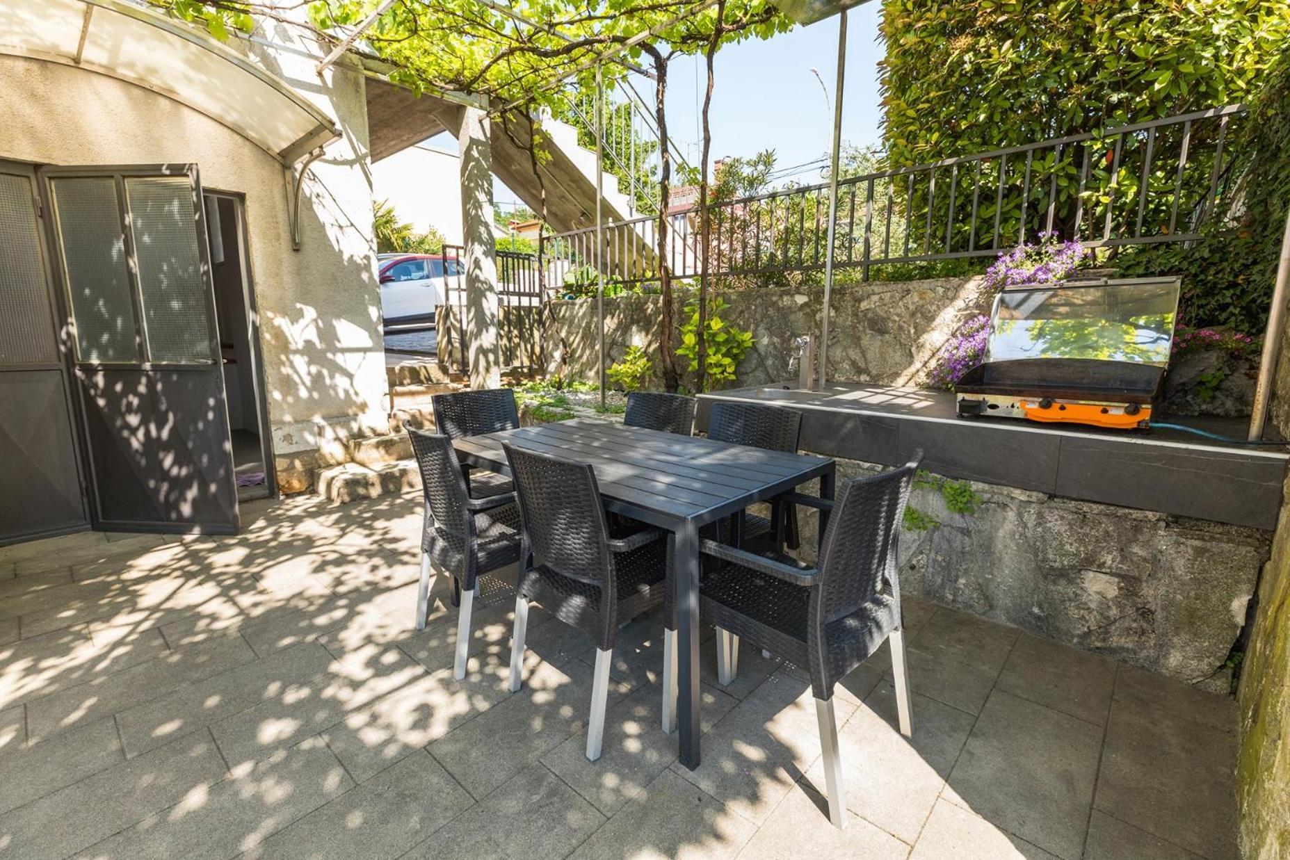 Apartments Dorijan With Pool Матулі Екстер'єр фото
