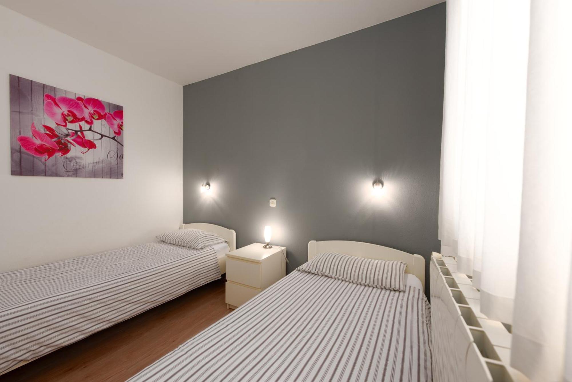 Apartments Dorijan With Pool Матулі Екстер'єр фото