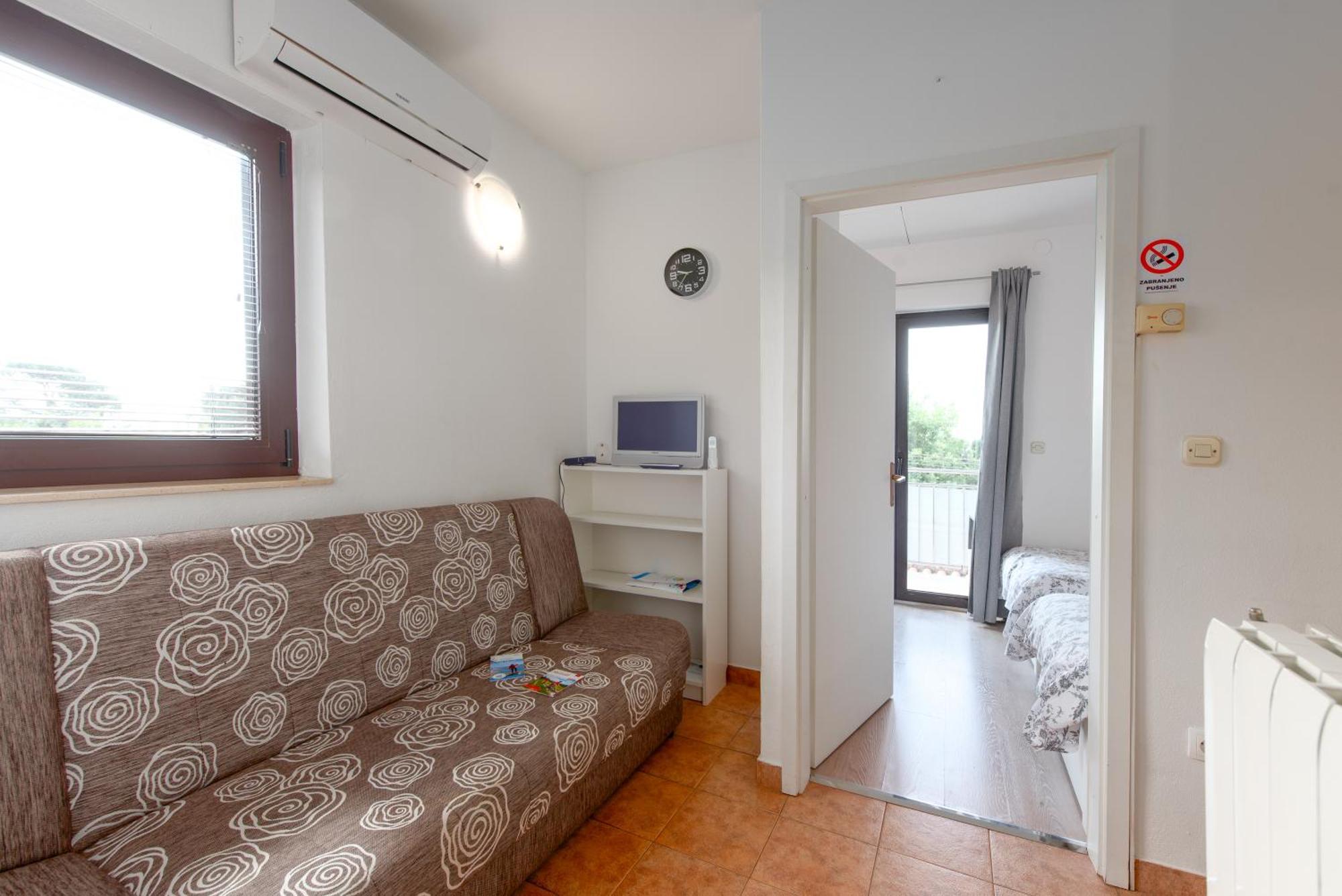 Apartments Dorijan With Pool Матулі Екстер'єр фото