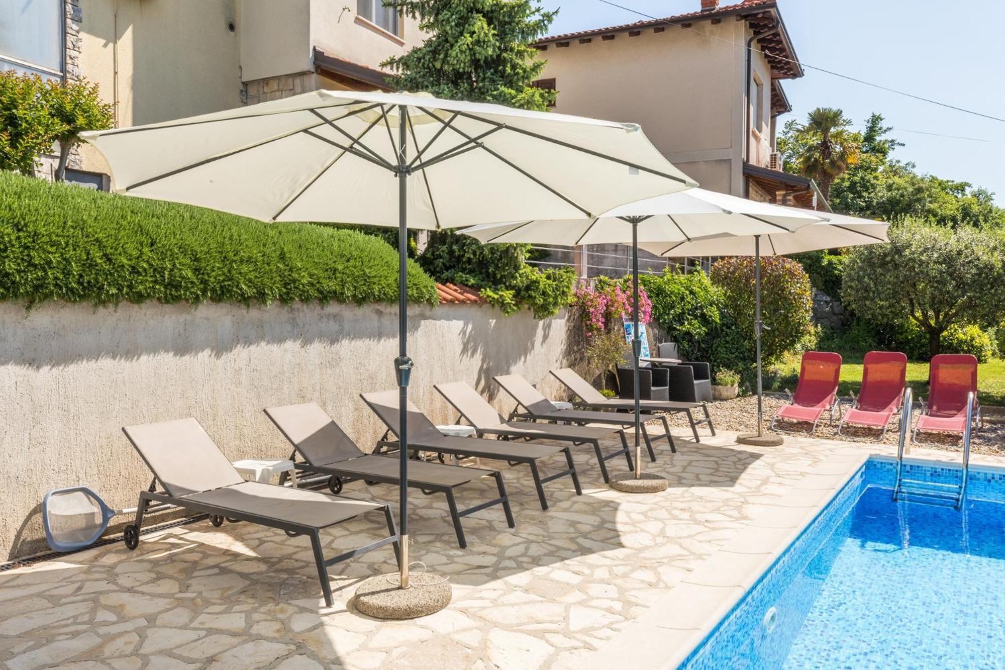 Apartments Dorijan With Pool Матулі Екстер'єр фото