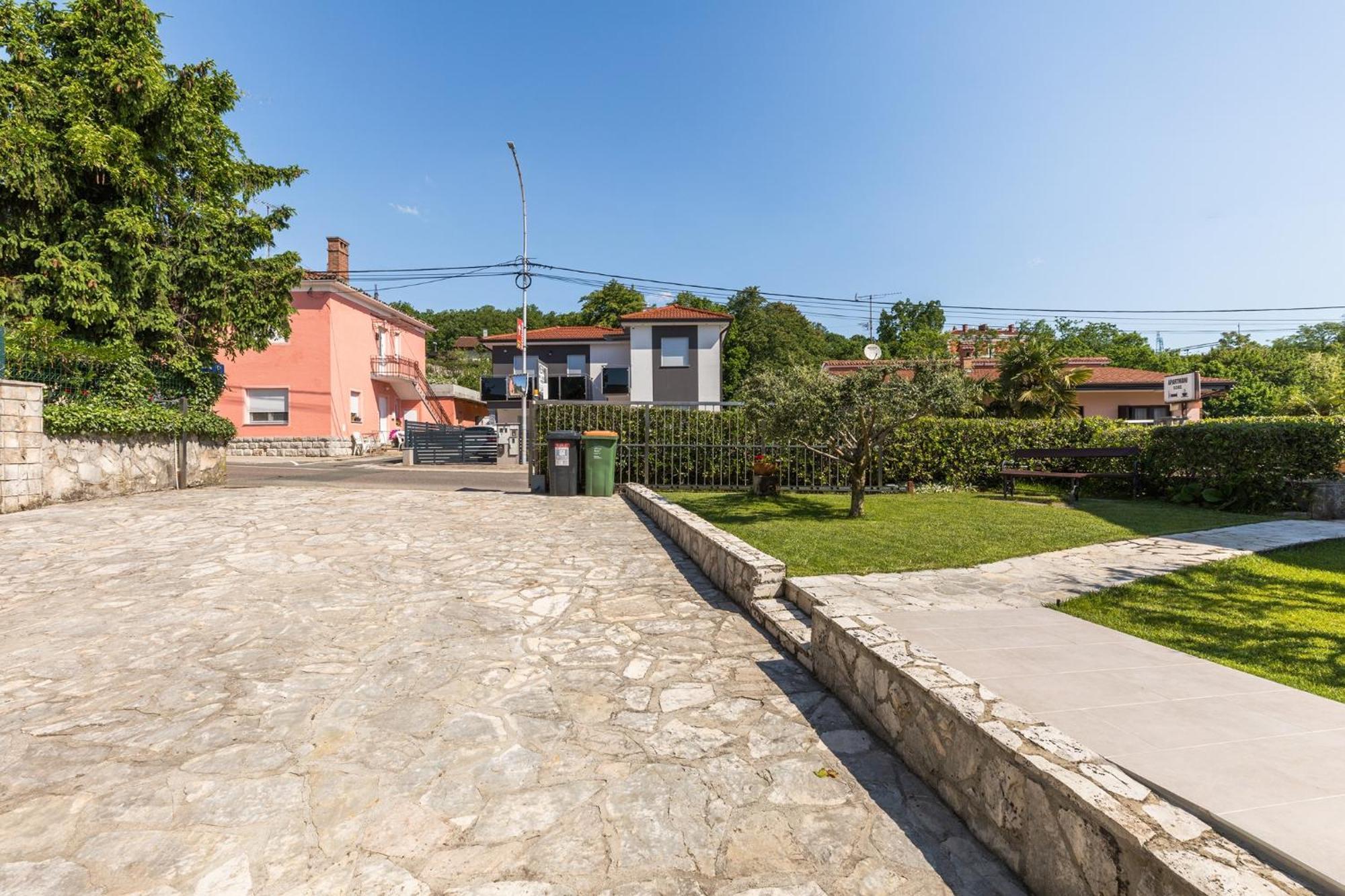 Apartments Dorijan With Pool Матулі Екстер'єр фото