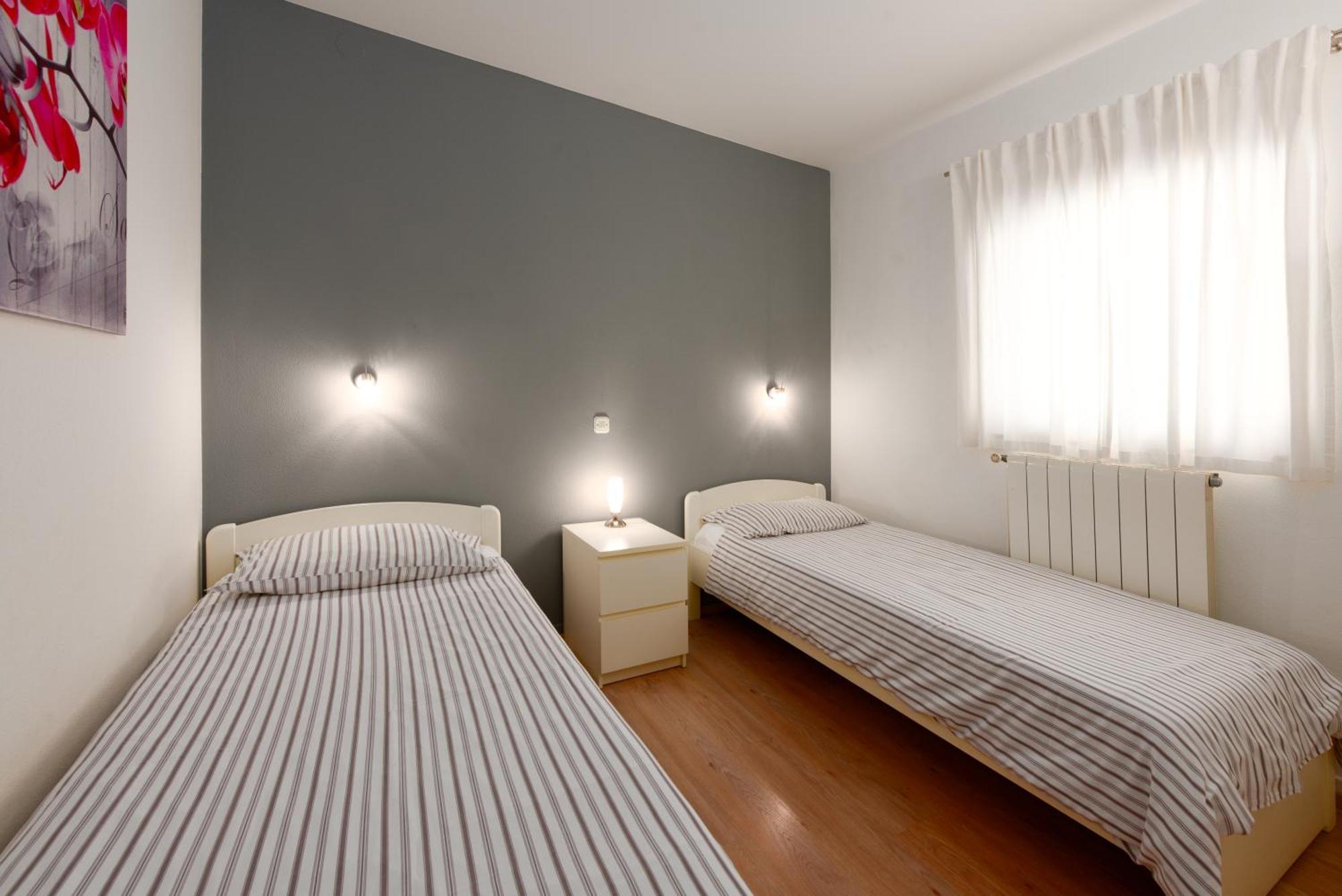 Apartments Dorijan With Pool Матулі Екстер'єр фото