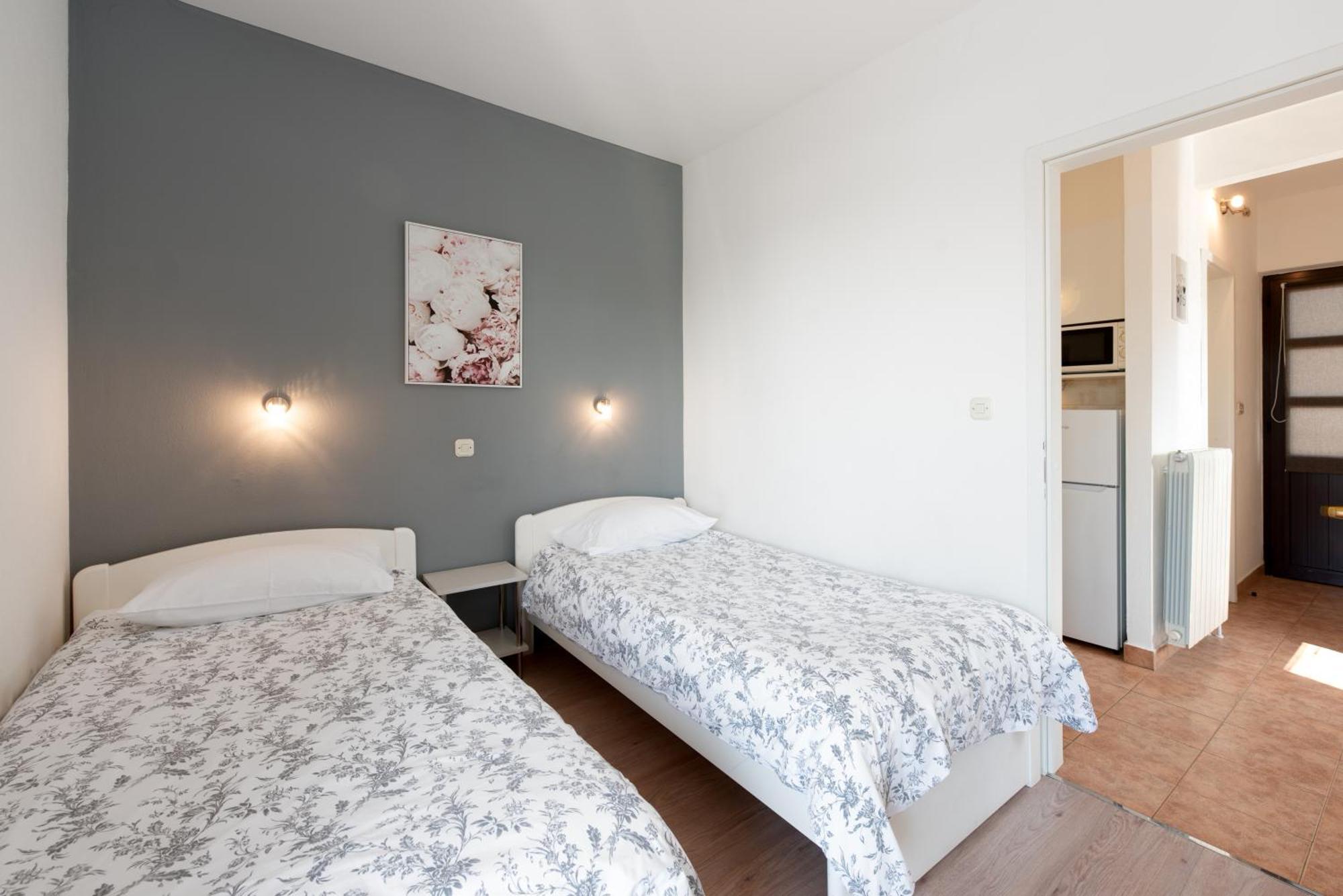 Apartments Dorijan With Pool Матулі Екстер'єр фото