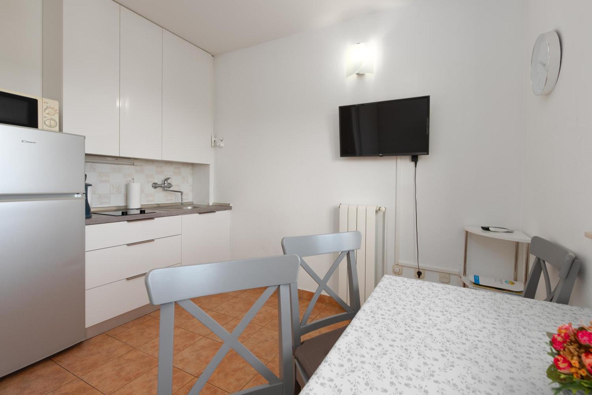 Apartments Dorijan With Pool Матулі Екстер'єр фото
