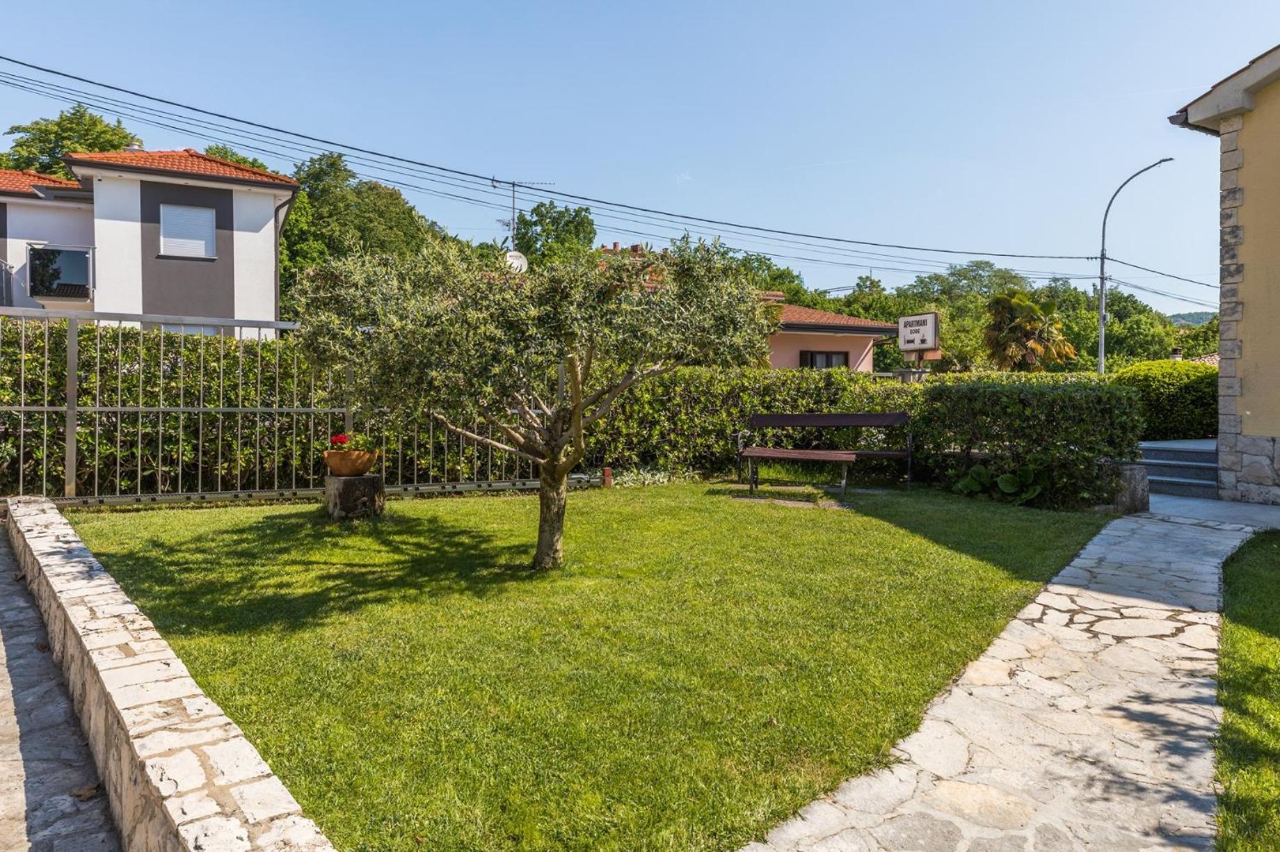 Apartments Dorijan With Pool Матулі Екстер'єр фото